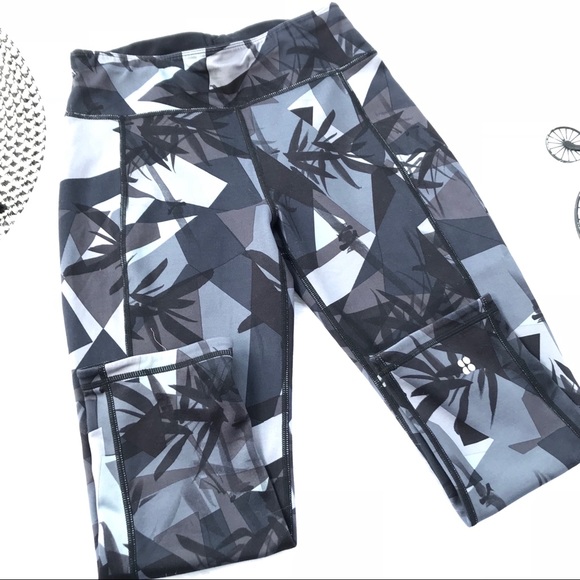 Sweaty Betty Geometric Tropical Cropped Legging - Picture 2 of 4